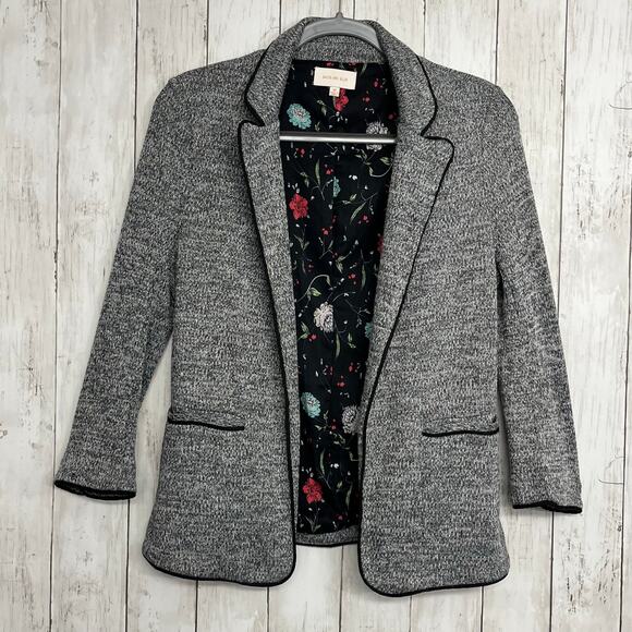 Skies Are Blue Textured Gray Blazer with Floral Interior - Picture 2 of 12